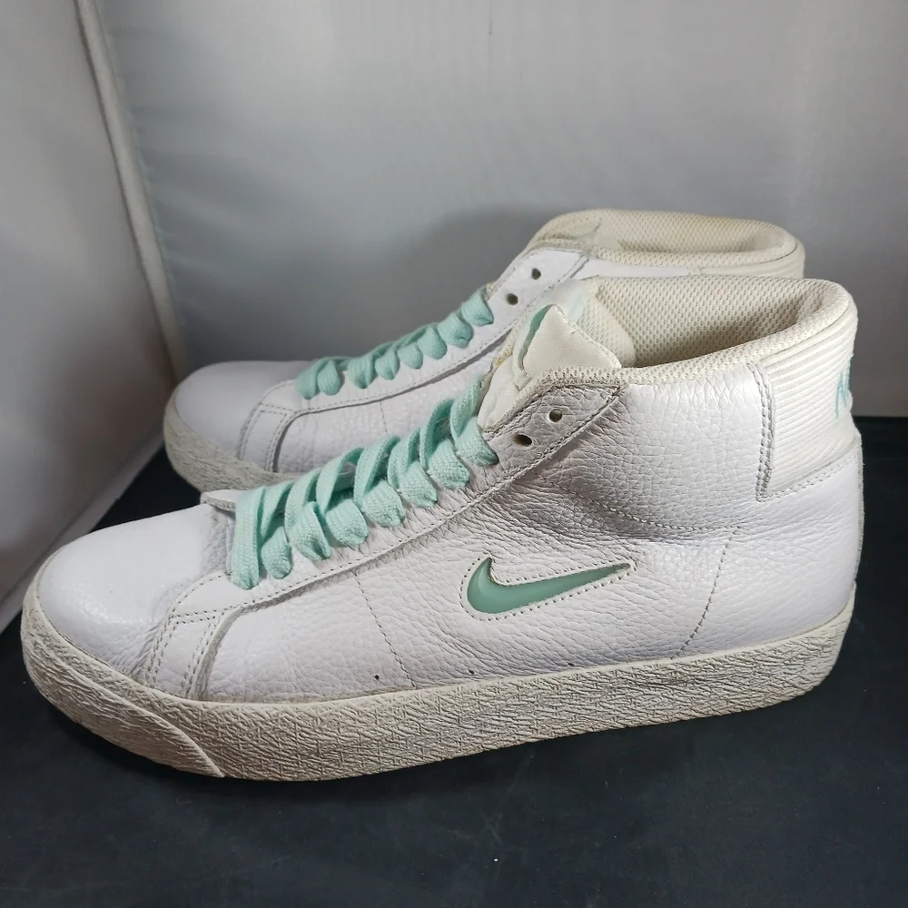 Nike SB Zoom Blazer Glacier Ice Women’s  Leather Sneaker Size 8.5